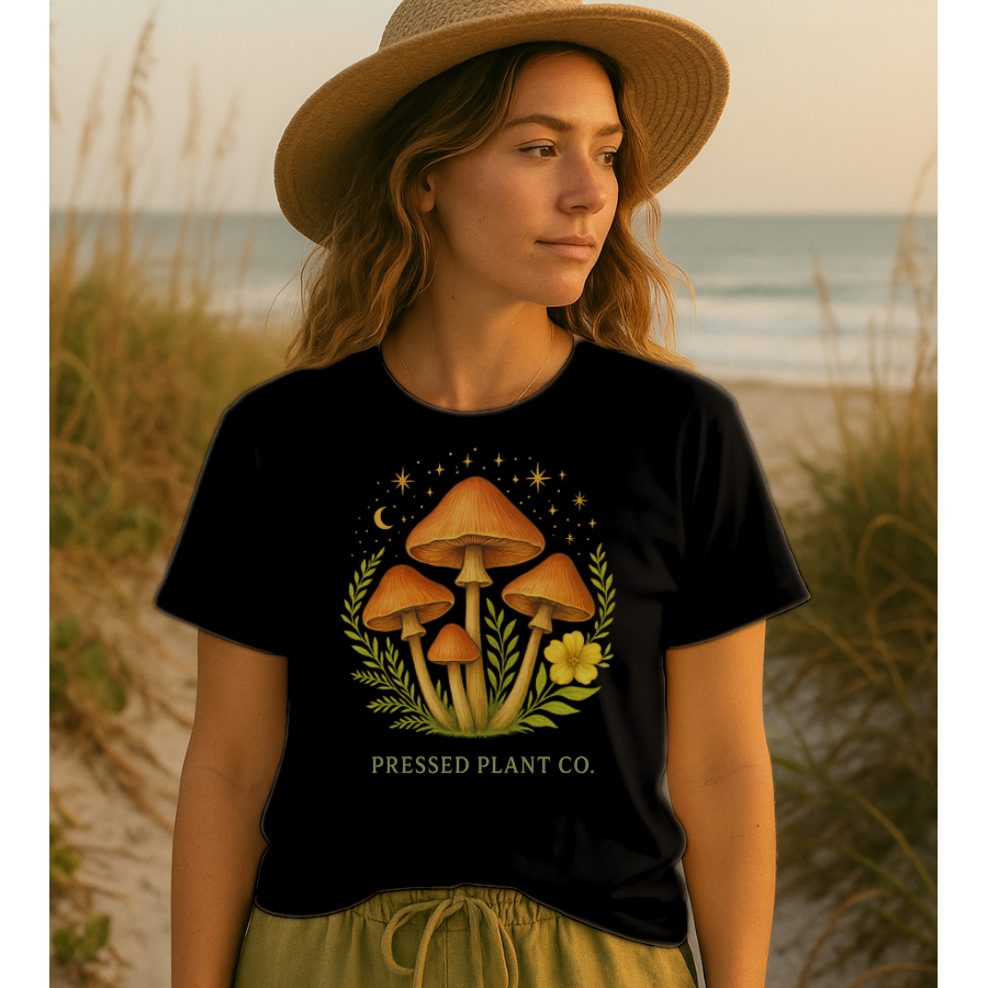 Magical Mushrooms Women’s high-waisted t-shirt